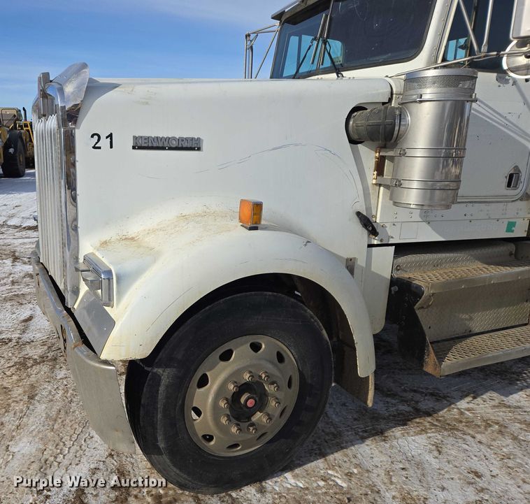 image for item EB1291 2001 Kenworth W900 semi truck