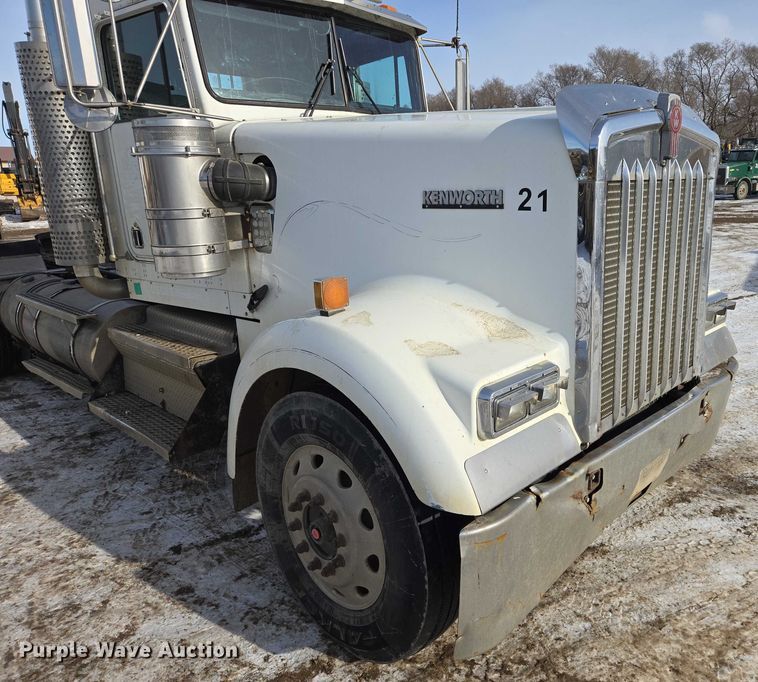image for item EB1291 2001 Kenworth W900 semi truck