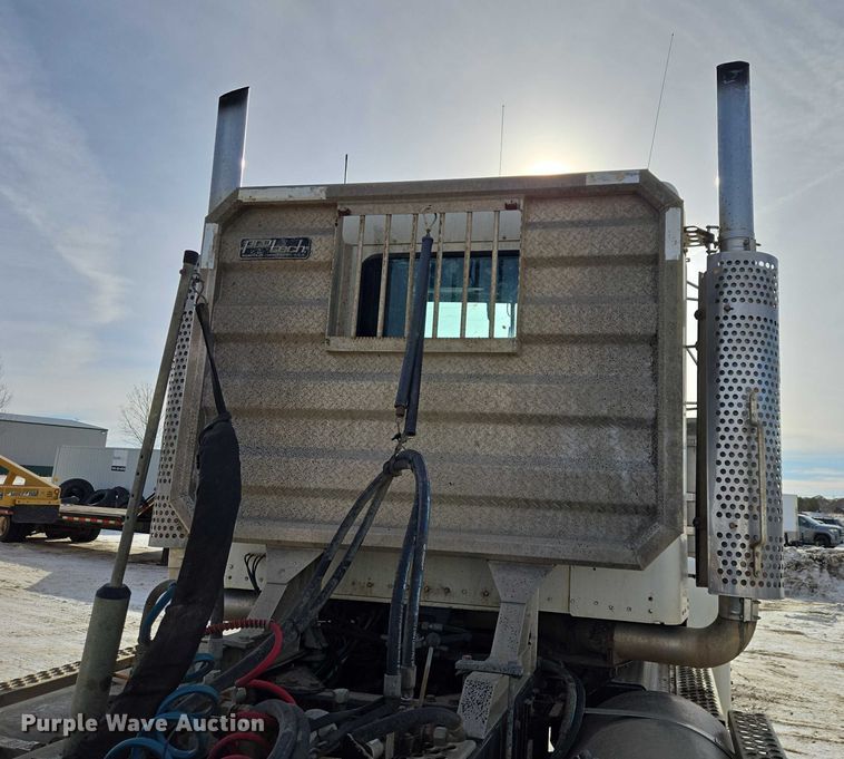 image for item EB1291 2001 Kenworth W900 semi truck