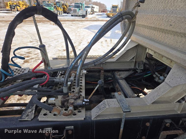 image for item EB1291 2001 Kenworth W900 semi truck