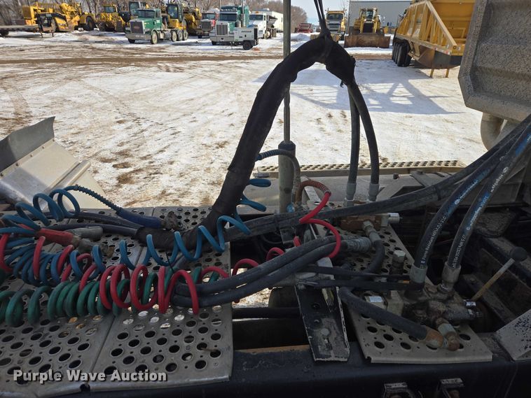 image for item EB1291 2001 Kenworth W900 semi truck