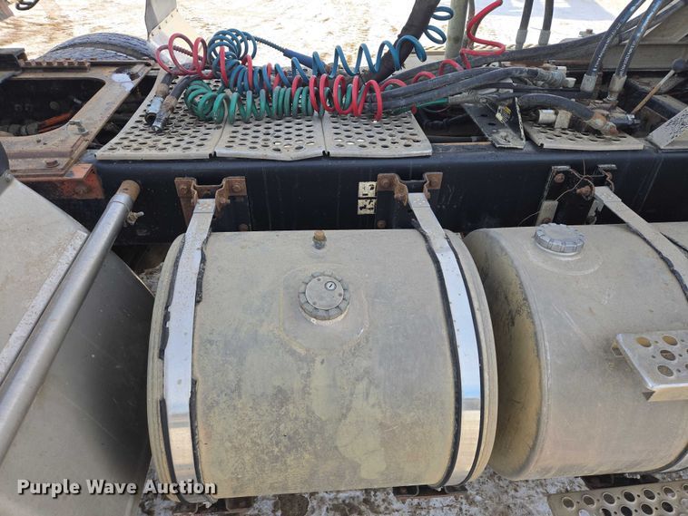 image for item EB1291 2001 Kenworth W900 semi truck