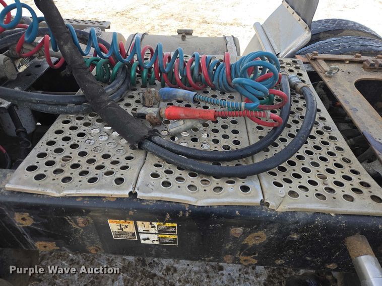 image for item EB1291 2001 Kenworth W900 semi truck