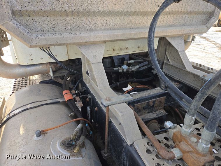 image for item EB1291 2001 Kenworth W900 semi truck