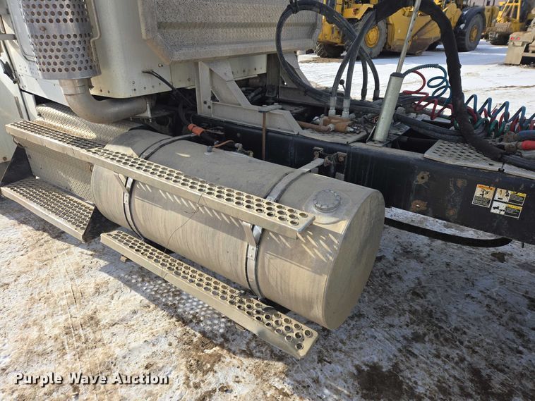 image for item EB1291 2001 Kenworth W900 semi truck