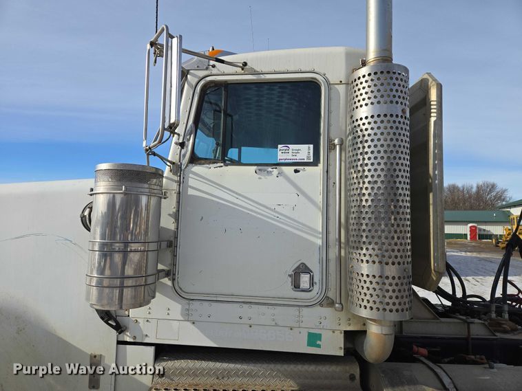 image for item EB1291 2001 Kenworth W900 semi truck