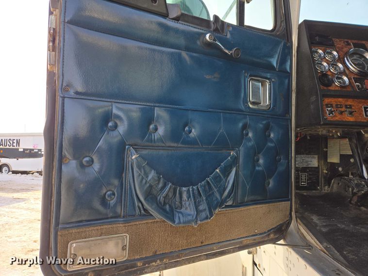 image for item EB1291 2001 Kenworth W900 semi truck