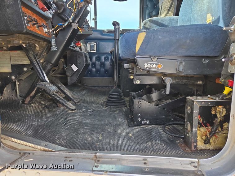 image for item EB1291 2001 Kenworth W900 semi truck