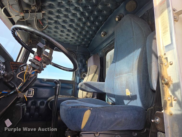 image for item EB1291 2001 Kenworth W900 semi truck