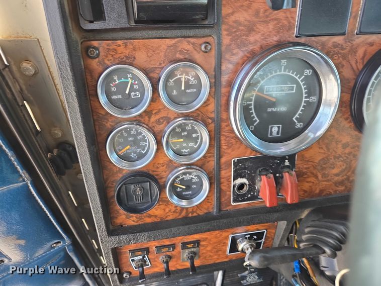 image for item EB1291 2001 Kenworth W900 semi truck