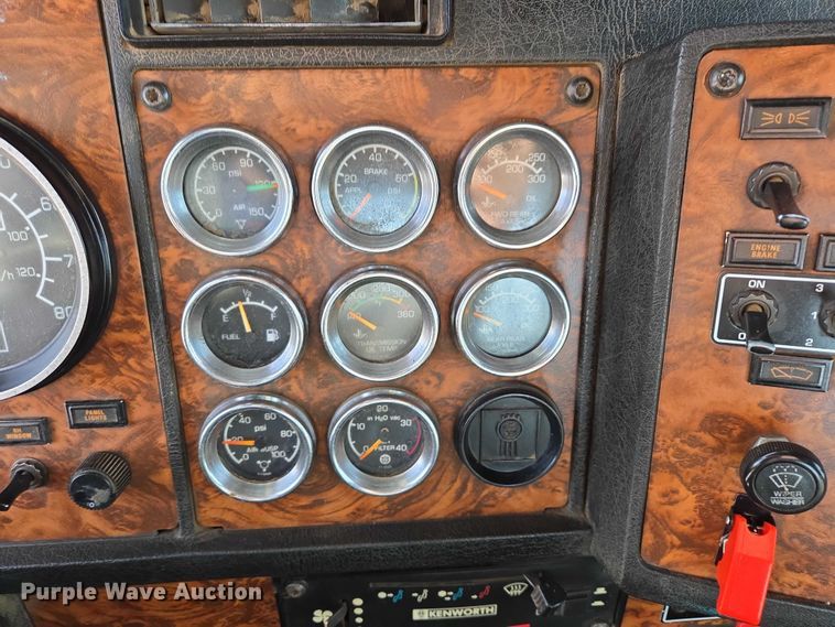 image for item EB1291 2001 Kenworth W900 semi truck