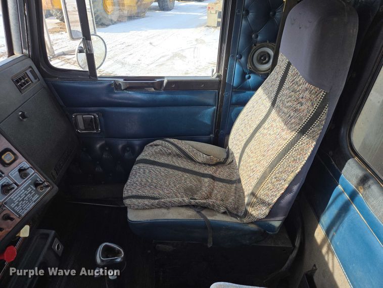 image for item EB1291 2001 Kenworth W900 semi truck