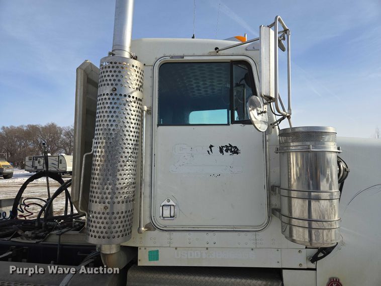 image for item EB1291 2001 Kenworth W900 semi truck