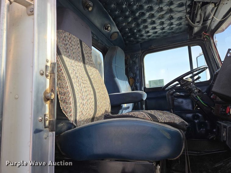 image for item EB1291 2001 Kenworth W900 semi truck