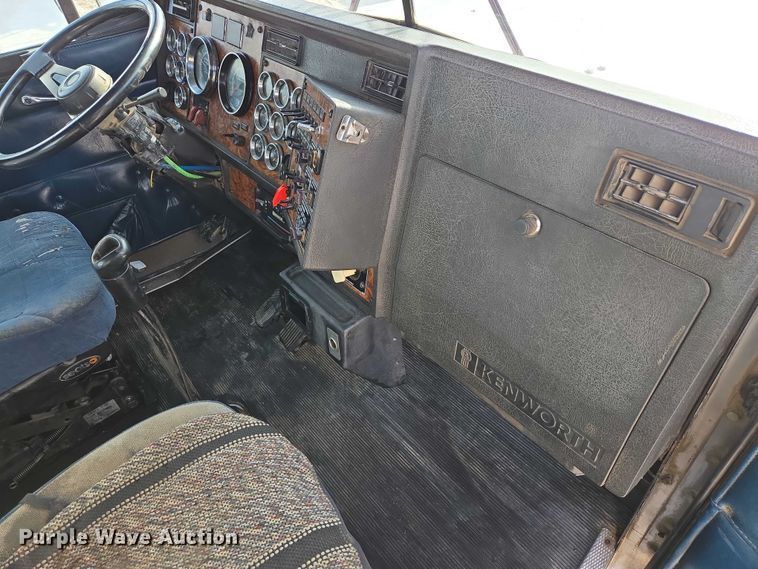 image for item EB1291 2001 Kenworth W900 semi truck