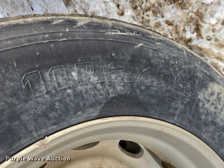 image for item EB1291 2001 Kenworth W900 semi truck