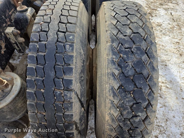 image for item EB1291 2001 Kenworth W900 semi truck