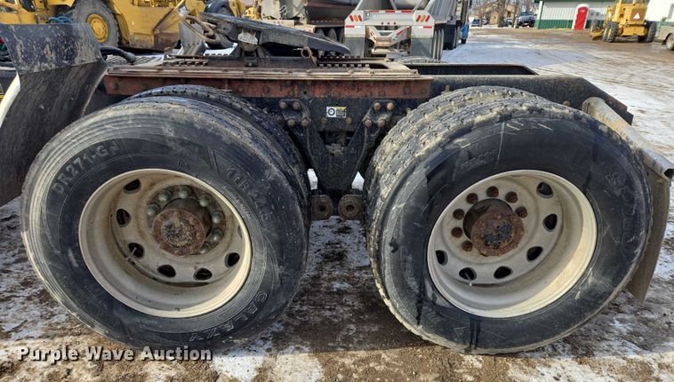 image for item EB1291 2001 Kenworth W900 semi truck