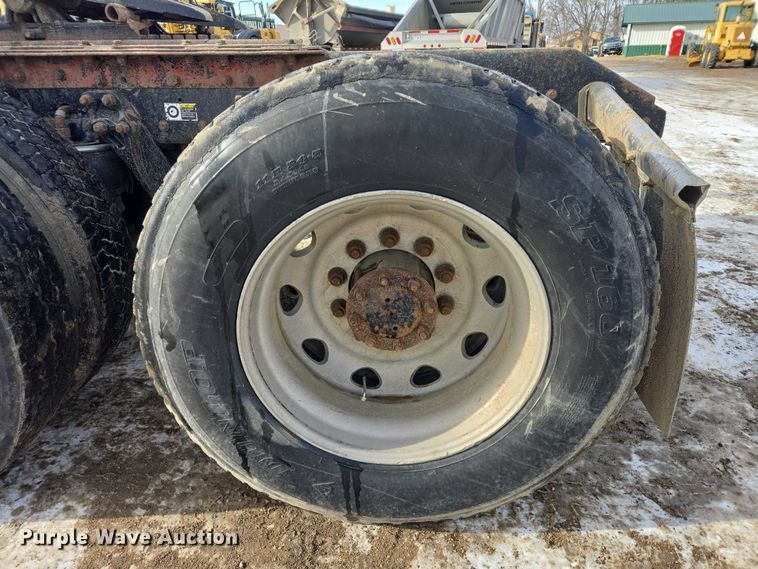 image for item EB1291 2001 Kenworth W900 semi truck