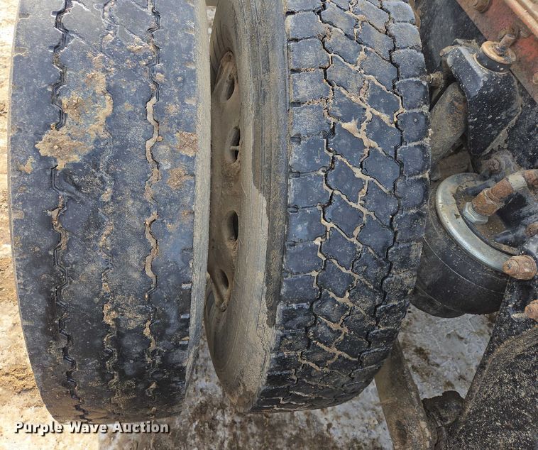 image for item EB1291 2001 Kenworth W900 semi truck