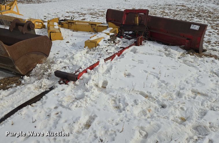 image for item EB1295 Renn 770 snow plow