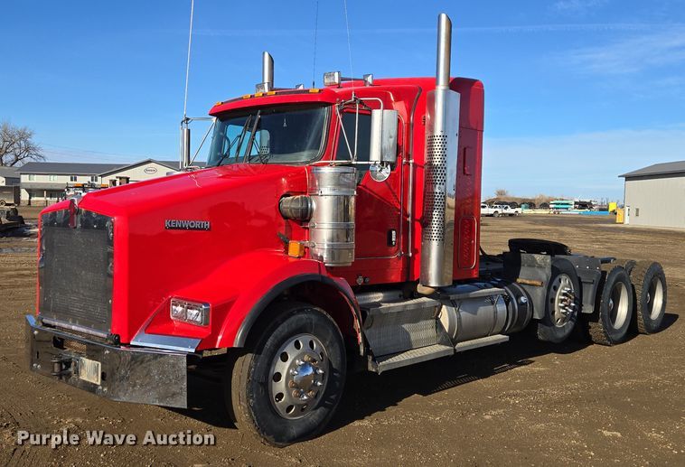 image for item EB1298 2021 Kenworth T800 semi truck