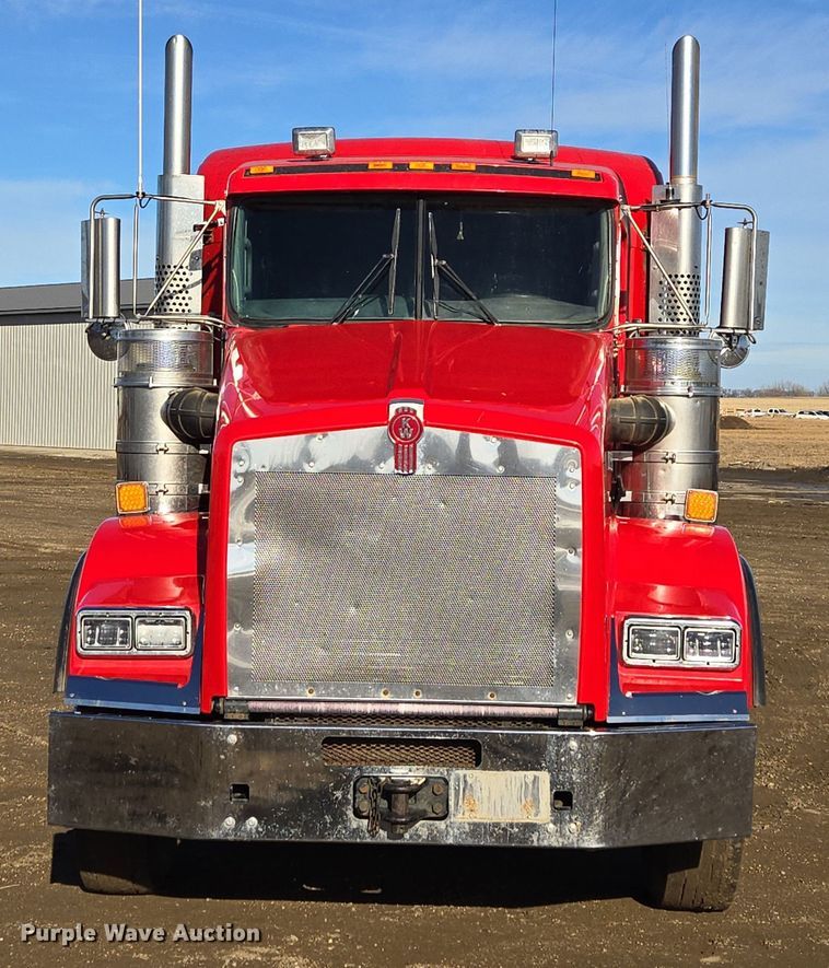 image for item EB1298 2021 Kenworth T800 semi truck
