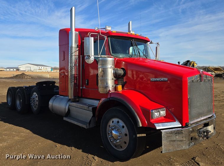 image for item EB1298 2021 Kenworth T800 semi truck