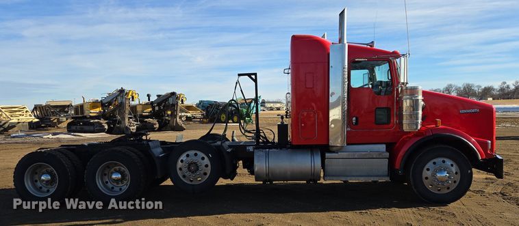 image for item EB1298 2021 Kenworth T800 semi truck