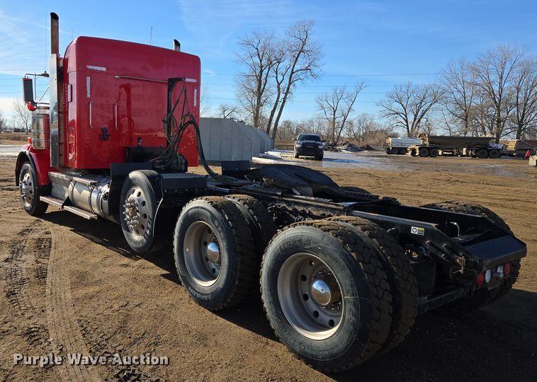 image for item EB1298 2021 Kenworth T800 semi truck