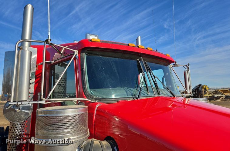 image for item EB1298 2021 Kenworth T800 semi truck