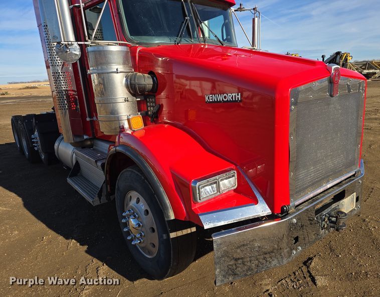 image for item EB1298 2021 Kenworth T800 semi truck