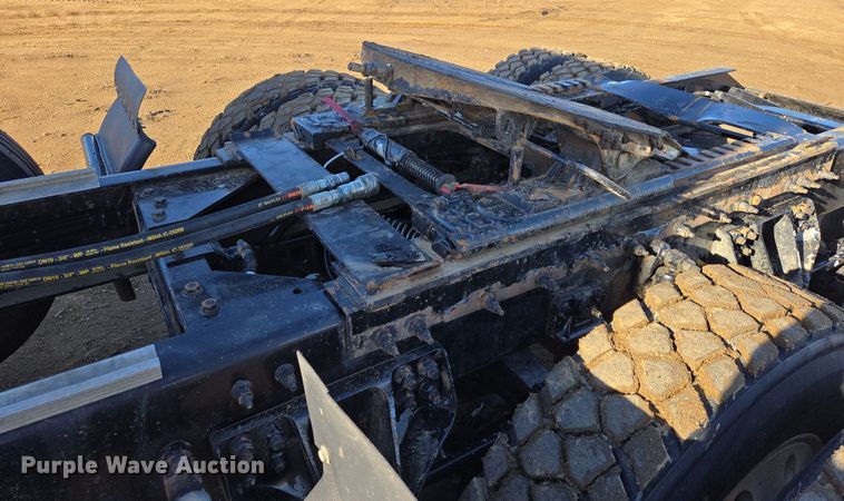 image for item EB1298 2021 Kenworth T800 semi truck