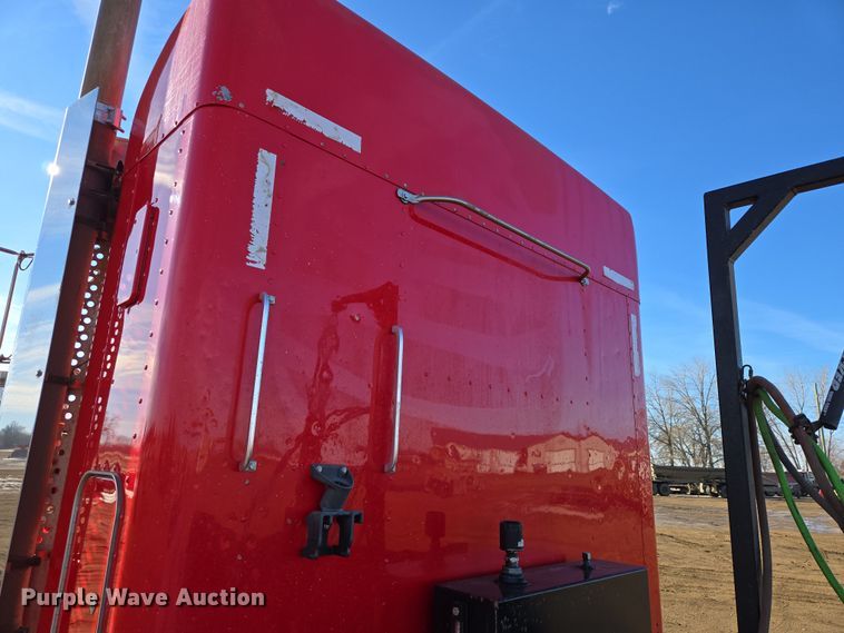 image for item EB1298 2021 Kenworth T800 semi truck