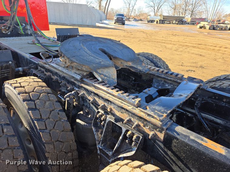 image for item EB1298 2021 Kenworth T800 semi truck