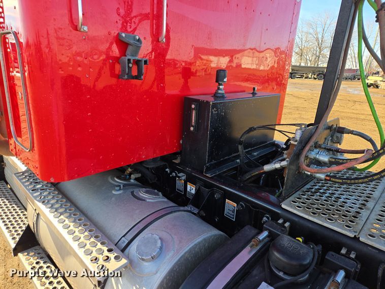 image for item EB1298 2021 Kenworth T800 semi truck