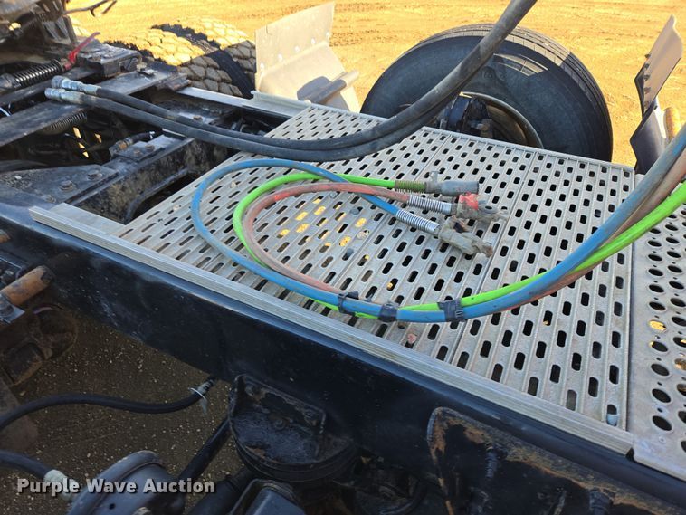 image for item EB1298 2021 Kenworth T800 semi truck