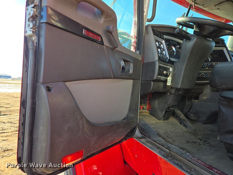 image for item EB1298 2021 Kenworth T800 semi truck