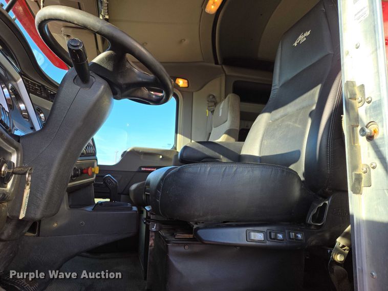 image for item EB1298 2021 Kenworth T800 semi truck