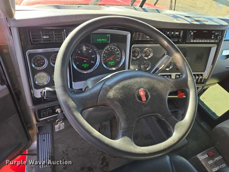 image for item EB1298 2021 Kenworth T800 semi truck