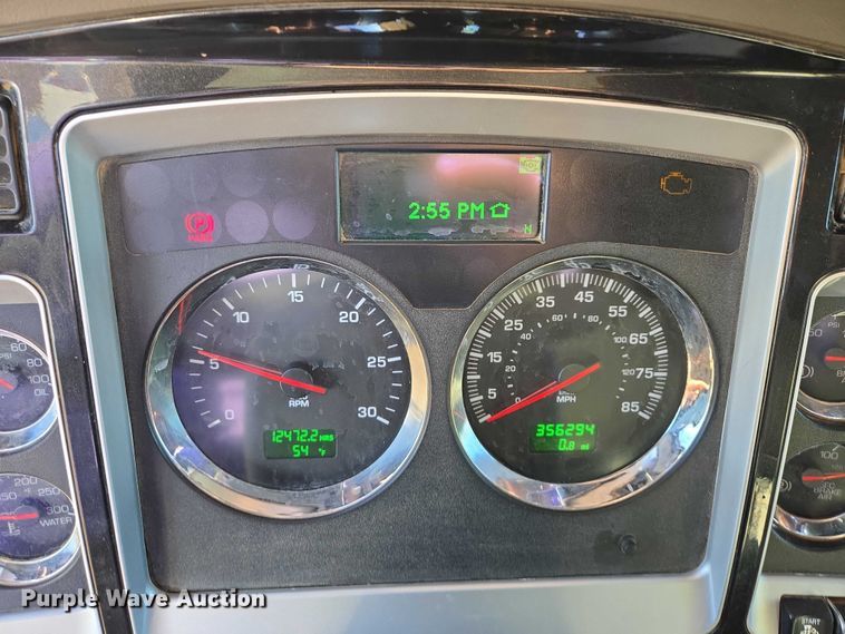 image for item EB1298 2021 Kenworth T800 semi truck