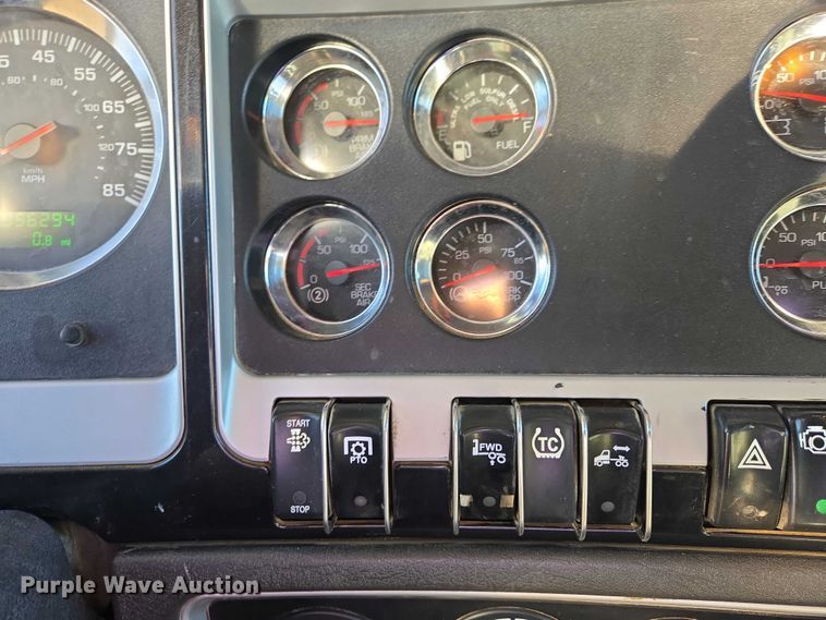 image for item EB1298 2021 Kenworth T800 semi truck