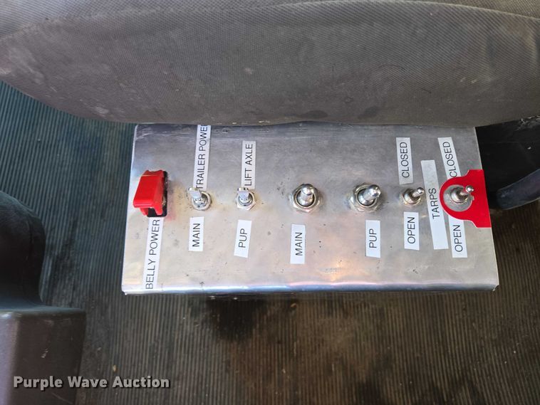 image for item EB1298 2021 Kenworth T800 semi truck