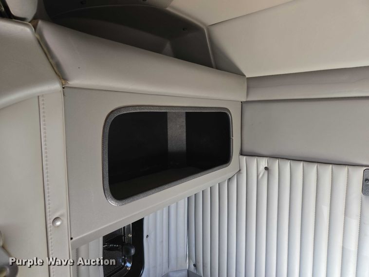 image for item EB1298 2021 Kenworth T800 semi truck