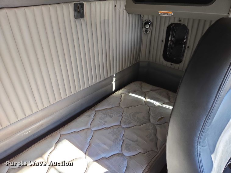 image for item EB1298 2021 Kenworth T800 semi truck