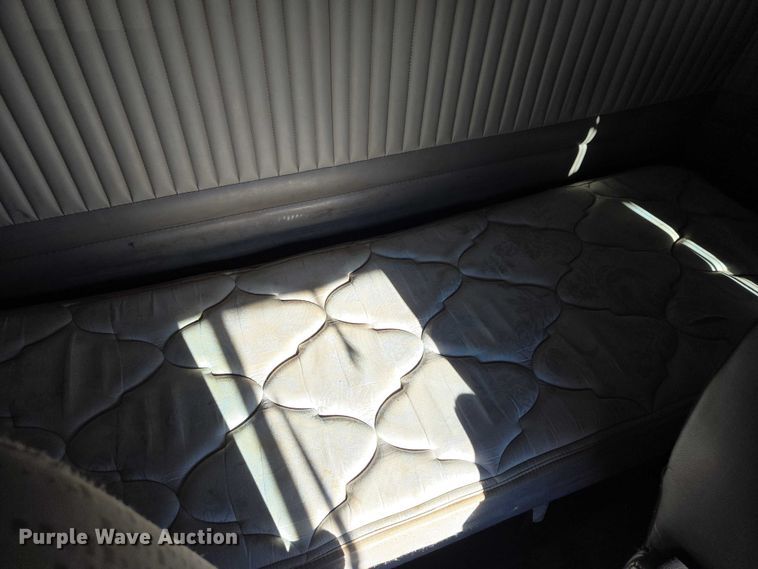 image for item EB1298 2021 Kenworth T800 semi truck