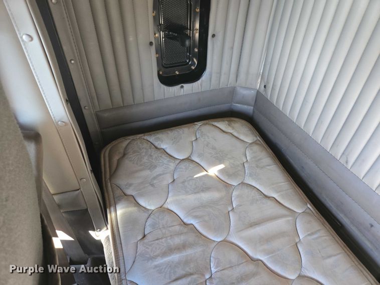 image for item EB1298 2021 Kenworth T800 semi truck