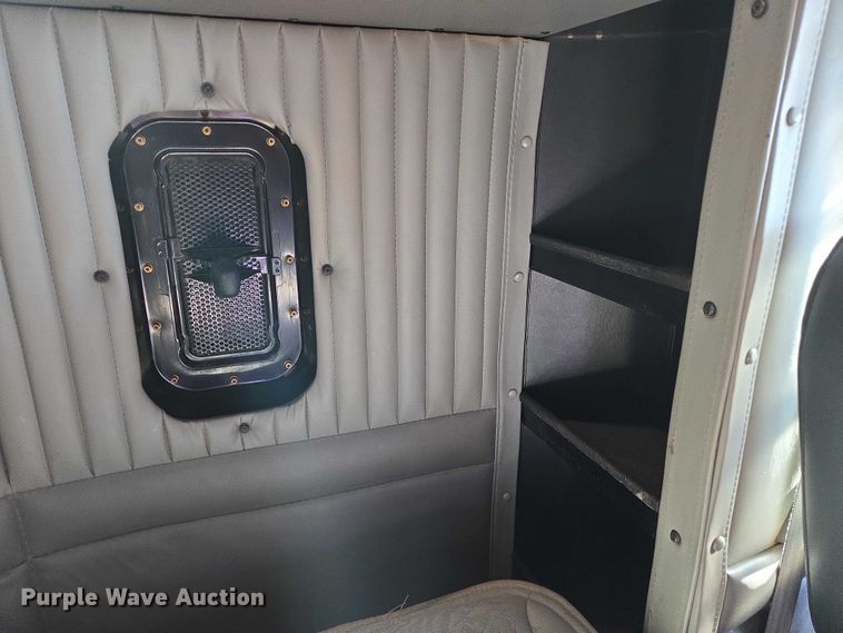 image for item EB1298 2021 Kenworth T800 semi truck