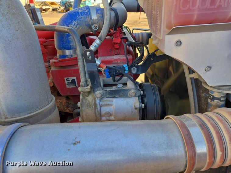 image for item EB1298 2021 Kenworth T800 semi truck