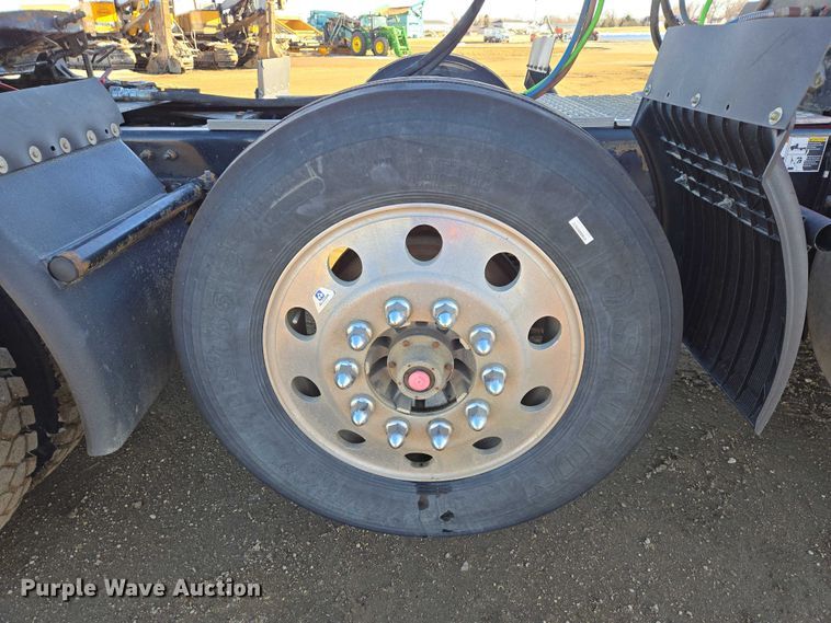 image for item EB1298 2021 Kenworth T800 semi truck